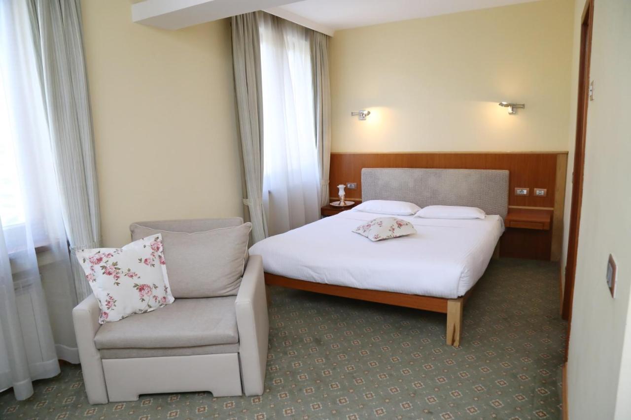 Hotel Park Central Sliven Extérieur photo